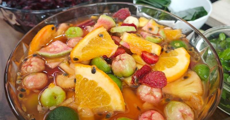 Chuẩn bị các topping và syrup đường
