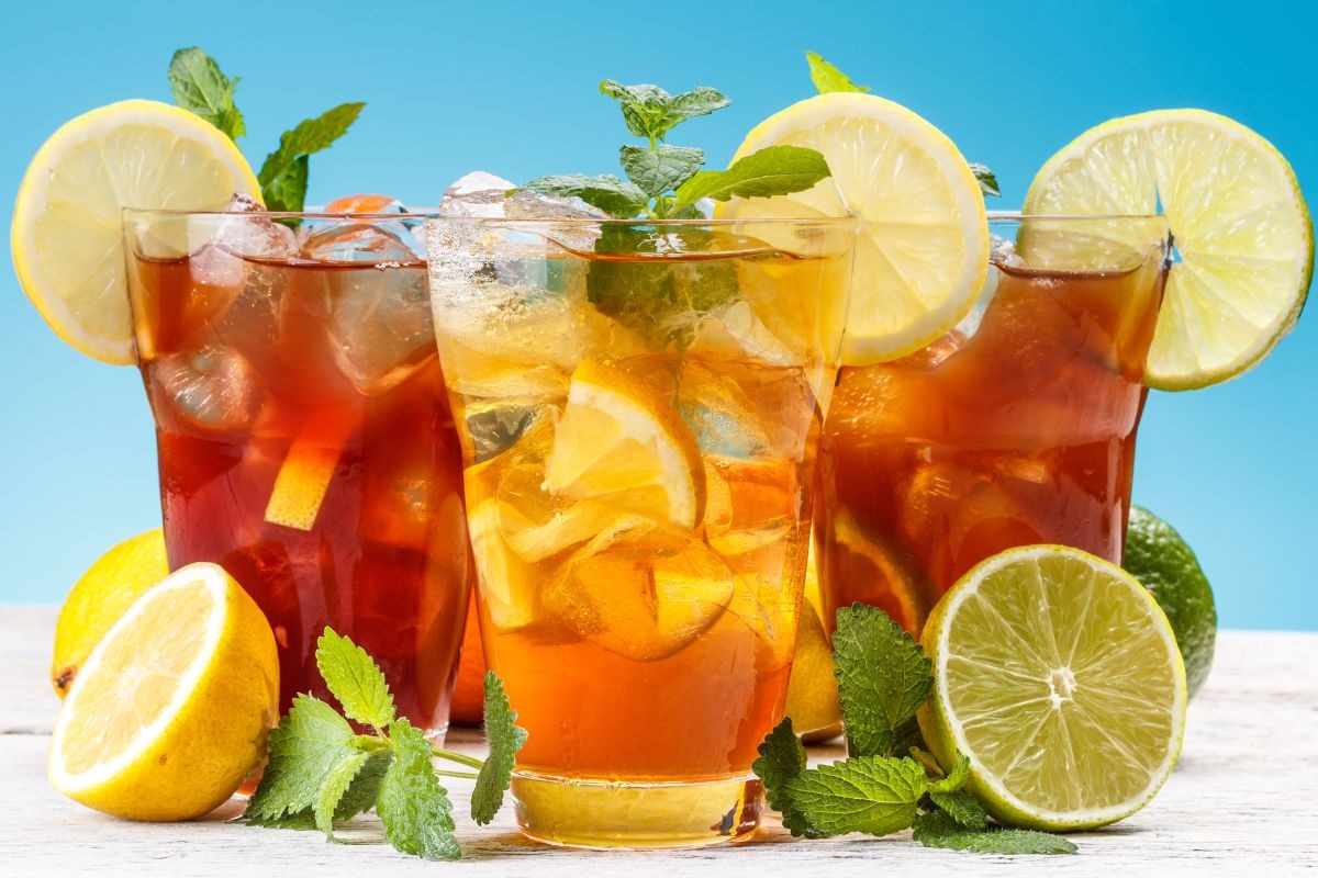 Trà chanh tươi chua thanh sảng khoái với đá lạnh